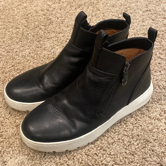 Vionic Shoes - Vionic Brinkley Side Zip Black Bootie Size 8